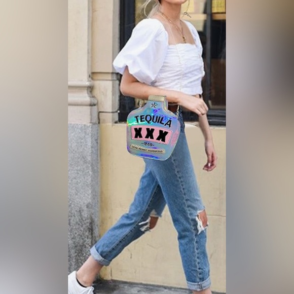 Sam Forever Tequila shaped purse. Silver sparkling with embroidery. Chain strap - Picture 5 of 13